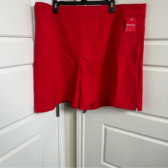 Spanx Polished On The Go Pull-On 6 inch Shorts in Red NWT Size 3X - Picture 1 of 4